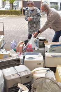 回収場所に持ち込まれた家電