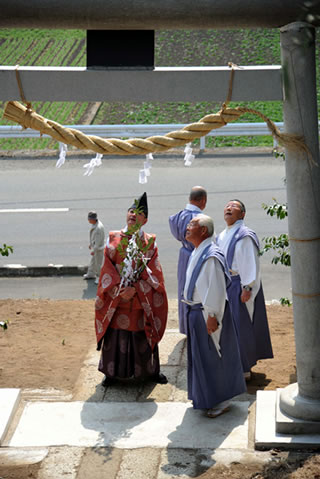 鳥居復元感慨無量