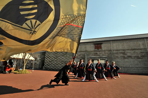 広場でよさこい